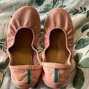 Pink patent tieks